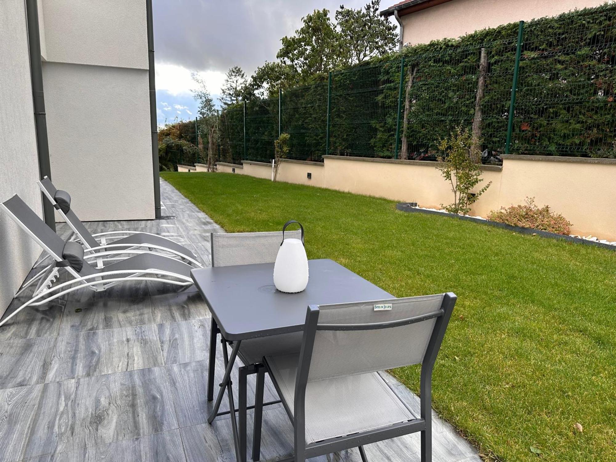 La Villa Perchee Calme, Sauna, Parking Prive Saint-Prix  المظهر الخارجي الصورة