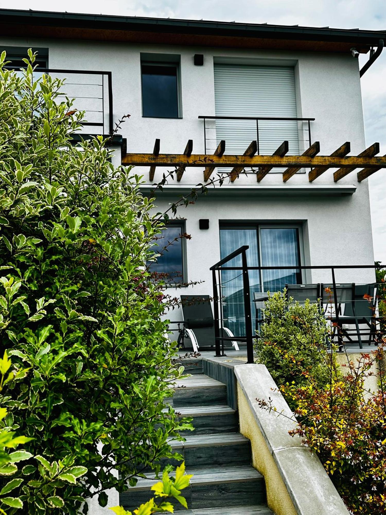 La Villa Perchee Calme, Sauna, Parking Prive Saint-Prix  المظهر الخارجي الصورة